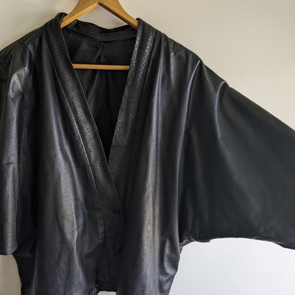 Vintage batwing leather jacket - Picture 2 of 7